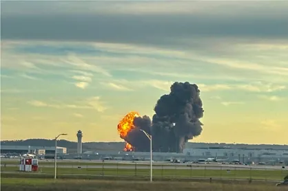 سقوط هواپیمای باری در آمریکا ۳ کشته بر جای گذاشت +فیلم