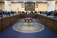 مسئولان و نخبگان با شناسایی دقیق معضلات جامعه، آن‌ها را رفع کنند