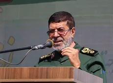 استراتژی دشمن برجسته‌کردن نارسایی‌ها است
