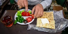 بوستان نوروز میزبان شهروندان روزه دار تهرانی با سفره افطاری ساده