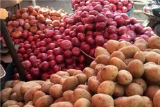 قیمت سیب‌زمینی،خیار و گوجه‌فرنگی در بازار میوه و تره بار اعلام شد