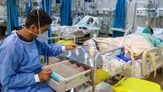 شناسایی ۹۸۹۷ بیمار جدید کرونایی/ ۱۸۵ نفر دیگر فوت شدند