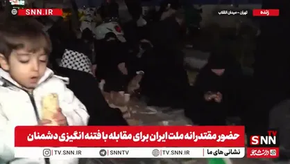 تهرانی&zwnj;ها امشب در خیابان افطار کردند/ حضور پرشور مردم برای وداع با قهرمانان ناوگروه دنا + فیلم