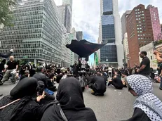 کمپین «Who is Hussain» در منهتن نیویورک با حضور عزاداران برگزار شد