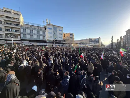 سوگواری مردم تهران در فراغ رهبر شهید انقلاب / این انقلاب صاحب بالاتری دارد و به دست صاحب اصلی آن خواهد رسید+ فیلم