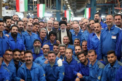 رئیس جمهوری که صدای کارگران را می&zwnj;شنید/ از نجات هفت&zwnj;تپه و هپکو تا تدوین و تصویب لایحه امنیت شغلی