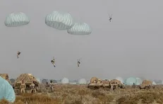 عملیات مشترک هوابرد با تجهیزات مکانیزه هجومی در رزمایش نزاجا