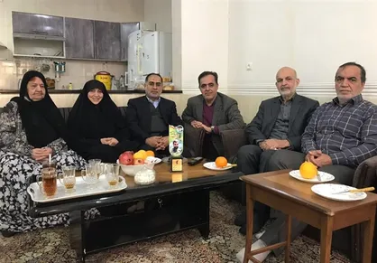 فرماندهان حشد الشعبی با مادر شهید دقایقی دیدار کردند + عکس
