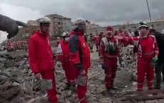 حمله هوایی دشمن به مناطق مسکونی غرب تهران / ۲ مصدوم زنده از زیر آوار بیرون کشیده شدند+فیلم