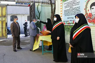 نواختن گلبانگ انقلاب