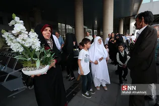 بازگشت اولین کاروان حجاج از سفر حج