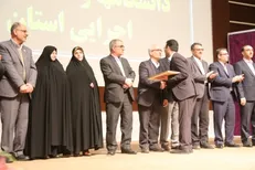 پژوهشگران برتر فارس تقدیر شدند/ فعالیت ۳۰ مرکز رشد در استان