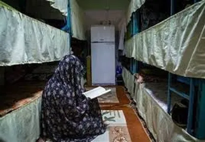 ۲۹۹ زن ایرانی به دلیل بدهی مالی در زندان به سر می&zwnj;برند
