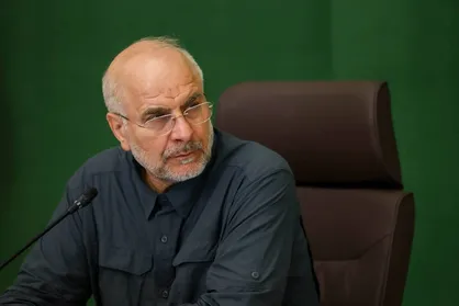 حضور محمد باقر قالیباف  در مراسم ختم خانواده سقاب اصفهانی + فیلم