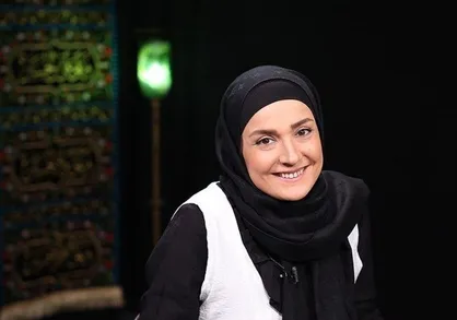 واکنش آزاده آل&zwnj;ایوب به مسئله حجاب: &laquo;حجاب را دوست دارم تا انسان دیده شوم، نه کالا&raquo;