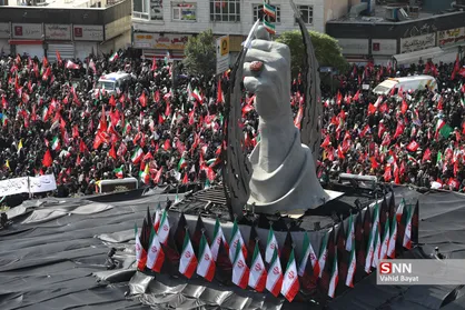 مشت گره کرده رهبر شهید؛ امیدی برای مردم خونخواه + فیلم