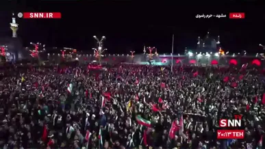 شعار این همه لشکر آمده به عشق رهبر آمده در فضای حرم رضوی طنین انداز شد