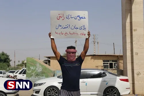 دست نوشته‌های دانشجویان و کارگران در تجمع مقابل شرکت هفت تپه