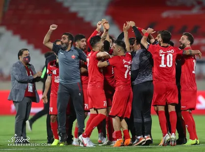 شادی خیابانی هواداران پرسپولیس تا نیمه شب/ پرسپولیسی&zwnj;ها بی خیال ممنوعیت تردد شدند