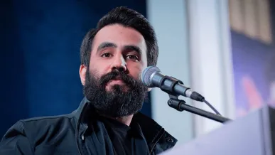 ببینید| حسین طاهری و  ندای لبیک یا حسین (ع) عرشیان