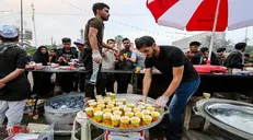 ارسال ۳۰ تریلی آب و غذا به کربلا