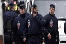تخلیه برج ایفل و ایستگاه قطار یورو استار پاریس