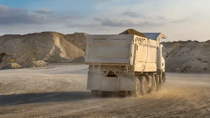بازنگری در حمل مواد معدنی زنجان / تنها ۴۰ درصد بارها دارای بارنامه هستند