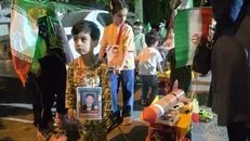 یادبود شهدای دانش‌آموز «شجره طیبه»؛ کاروان ماشین‌های اسباب‌بازی در محله فدک شیراز به حرکت درآمد