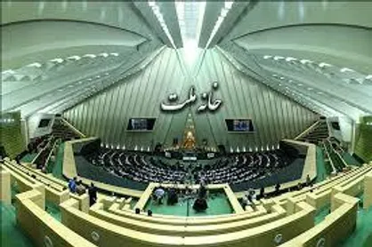 سه قوه مشکلات را از سر راه مردم بردارند/ ملت هوشمند ایران فریب توطئه&zwnj;های دشمنان را نمی&zwnj;خورند