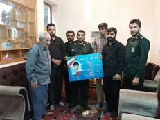 دیدار دانشجویان بسیجی کازرون با خانواده شهید محمدباقر ستونی/ شهیدی که جبهه را برترین دانشگاه می‌دانست + تصاویر