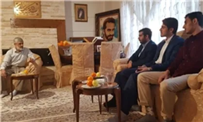 دانشجویان بسیجی دانشگاه شهیدرجایی با پدر شهیداحمدی&zwnj;روشن دیدار کردند