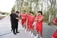 حضور سرمربی تیم ملی فوتبال امید در بازی تدارکاتی پرسپولیس