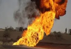 خط سراسری انتقال بنزین در شوش آتش گرفت