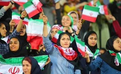 آیا ورود بانوان به ورزشگاه منع شرعی دارد؟
