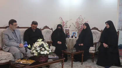 دیدار رئیس بنیاد شهید و امور ایثارگران با خانواده &laquo;شهیده فائزه رحیمی&raquo;