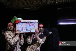 خندئ