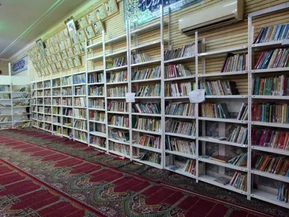 بسیج دانشگاه بیرجند ۵۰۰ جلد کتاب به مسجد امام حسین(ع) اهدا کرد