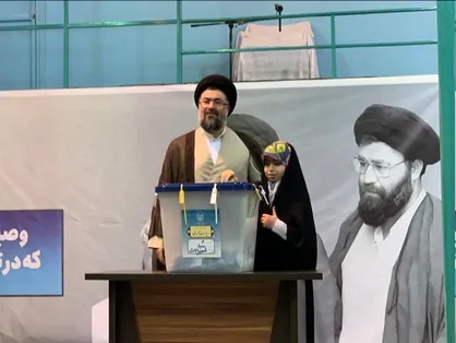 حجت الاسلام &laquo;سید یاسر خمینی&raquo; در حسینه جماران حضور یافت