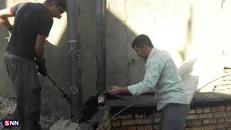 دیوار چینی منزل یک خانواده نیازمند از سوی دانشجویان دانشگاه صنعتی همدان آغاز شد