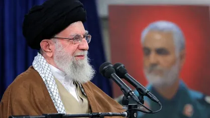رهبر انقلاب: دفاع از حریم&zwnj;های مقدس برای حاج قاسم سلیمانی یک اصل بود / لبنان و یمن نماد مقاومت هستند و پیروز خواهند شد + فیلم