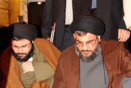 حضور خاطره&zwnj;ساز سید هاشم صفی&zwnj;الدین و شهید سید حسن نصرالله بر مزار مرحوم آیت الله شاه&zwnj;آبادی + عکس&nbsp;
