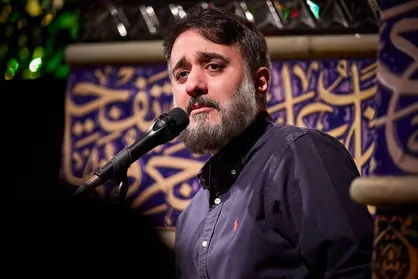 ببینید| مداحی محمدحسین پویانفر در میدان کاج تهران برای رهبر شهید انقلاب