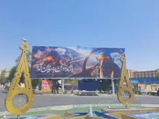 رونمایی از دیوارنگاره «باز هم دوران» در میدان امام حسین شیراز