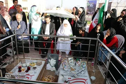 آغاز زندگی در کنار مزار شهدا/ دوست داشتم زندگی خود و همسرم را با یاد شهدا آغاز کنم