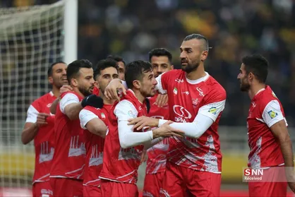 دیدار تیم&zwnj;های فوتبال سپاهان و پرسپولیس