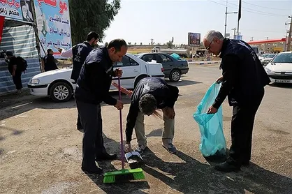 مسیر راهپیمایی اربعین از سوی دانشگاه آزاد کرمانشاه نظافت و پاکسازی شد