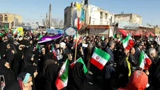 در این چهل سال تحت هدایت کشتی‌بان بصیر انقلاب پاسدار شرف کشور بودیم