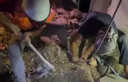 نجات معجزه&zwnj;آسای کودک فلسطینی از زیر آوار در غزه