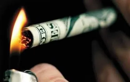 بانک انگلیسی هشدار داد: سقوط شدید ارزش دلار طی چند سال آینده
