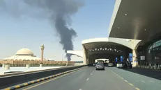 لغو پرواز‌ها در فرودگاه ریاض به‌دلیل انفجار + فیلم